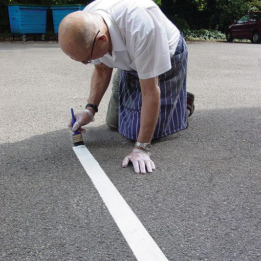 "Watco Marque'bitume, peinture pour le marquage de ligne sur les parkings"