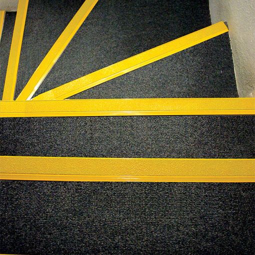 Watco Bord de Marche Aluminium antidérapant jaune sur un escalier