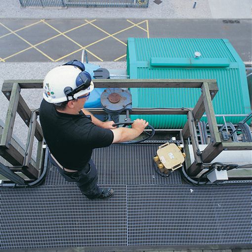 "Watco Caillebotis Spécial Toiture, tapis pour sécuriser l'accès aux toitures terrasses lors des travaux de maintenance"
