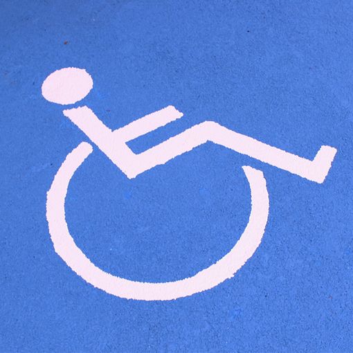 "Watco Color'bitume® Antidérapant Haute Résistance, peinture antidérapant pour le marquage des places handicapées dans les parkings sur les sols en bitume"